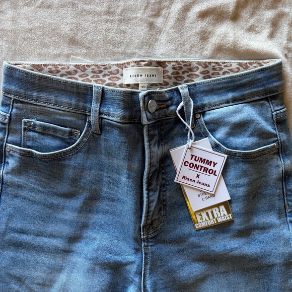 NWT Risen Tummy Control Cropped Straight Leg Jeans - Picture 2 of 4
